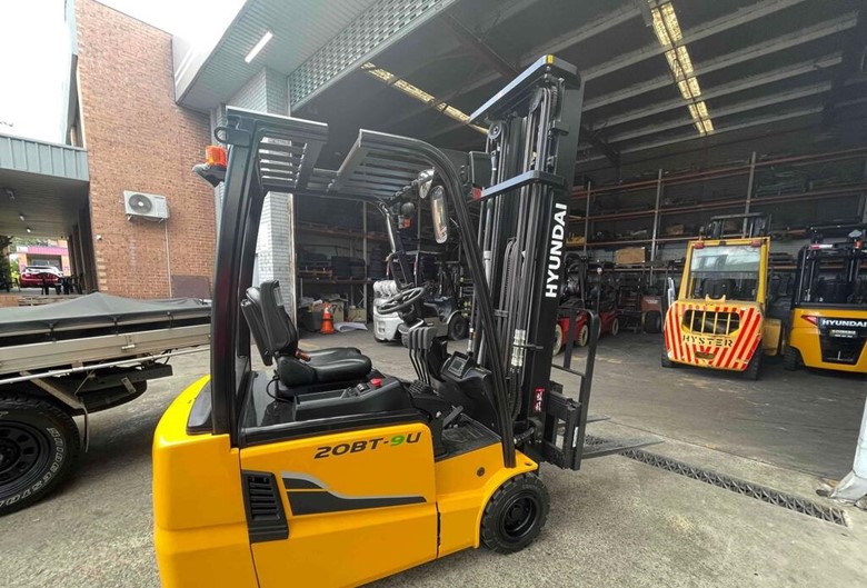 New 2Tone Hyundai Electric Forklift